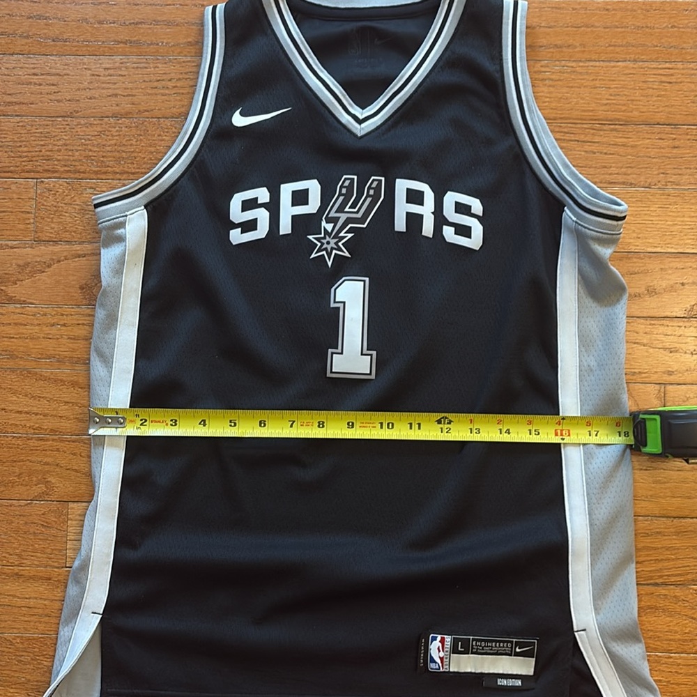 Spurs Wembanyama youth large jersey. Nike. Worn twice. Bought from Nike online